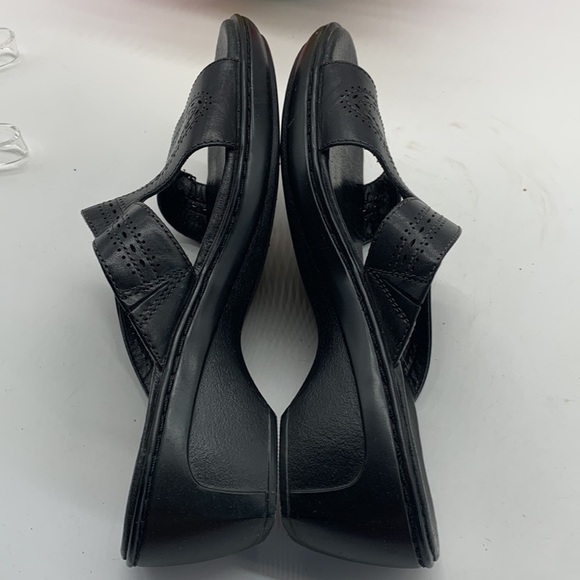 Clark’s Black Leather slip on sandals 2” heel. BSN0878F - Picture 7 of 9